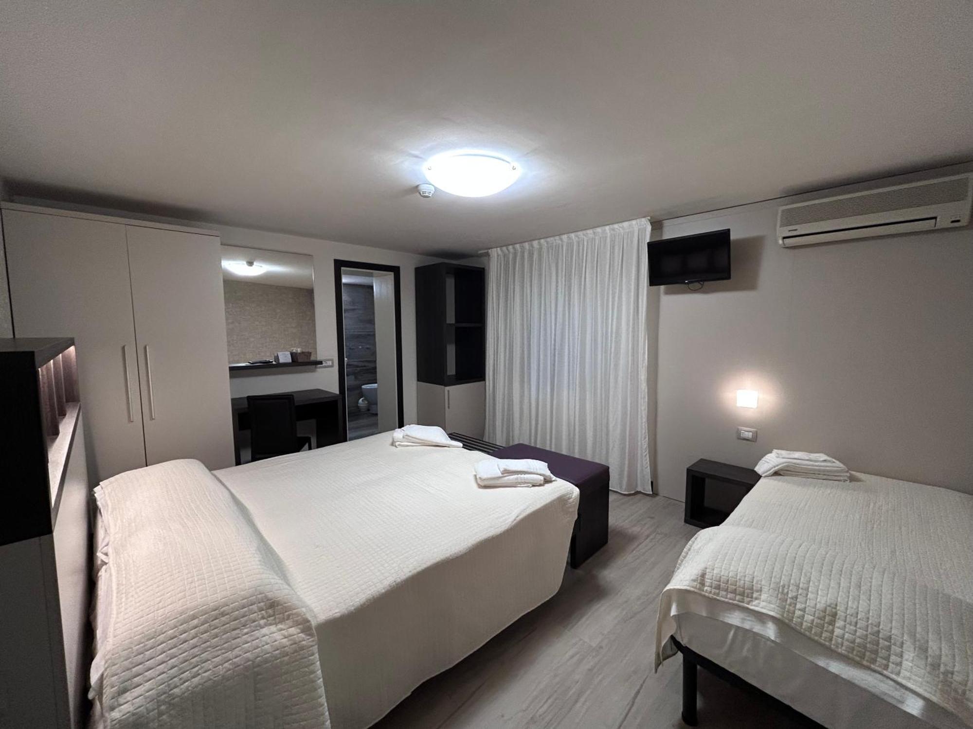 Hotel Letizia Rimini Buitenkant foto