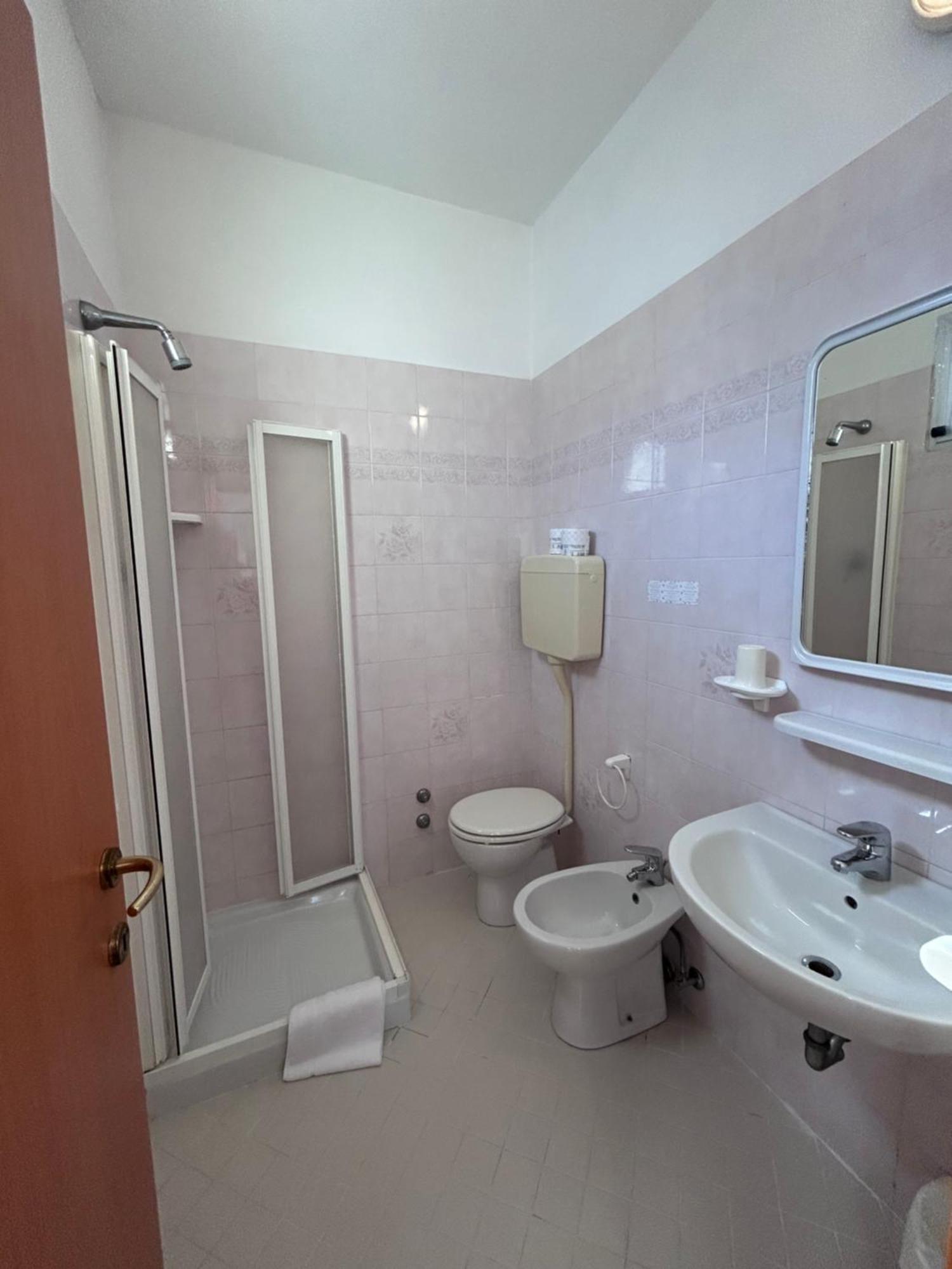 Hotel Letizia Rimini Buitenkant foto