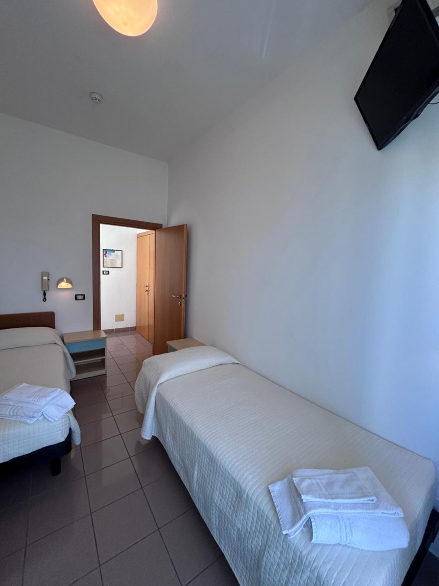 Hotel Letizia Rimini Buitenkant foto